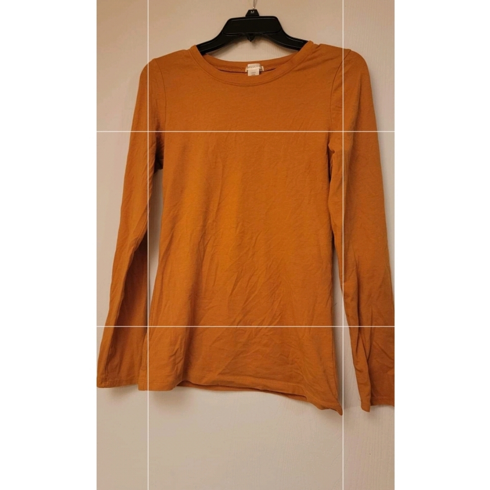 Mustard form fitting tee